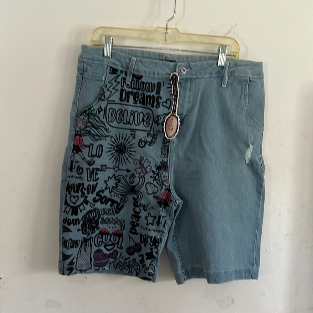 Spoon woman distressed blue jeans shorts